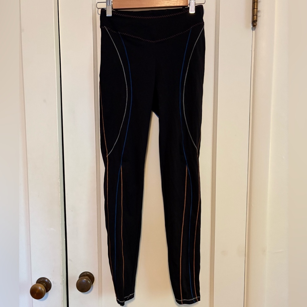 Sapopa Black Leggings with Contrast Stitching - Women's Active Leggings